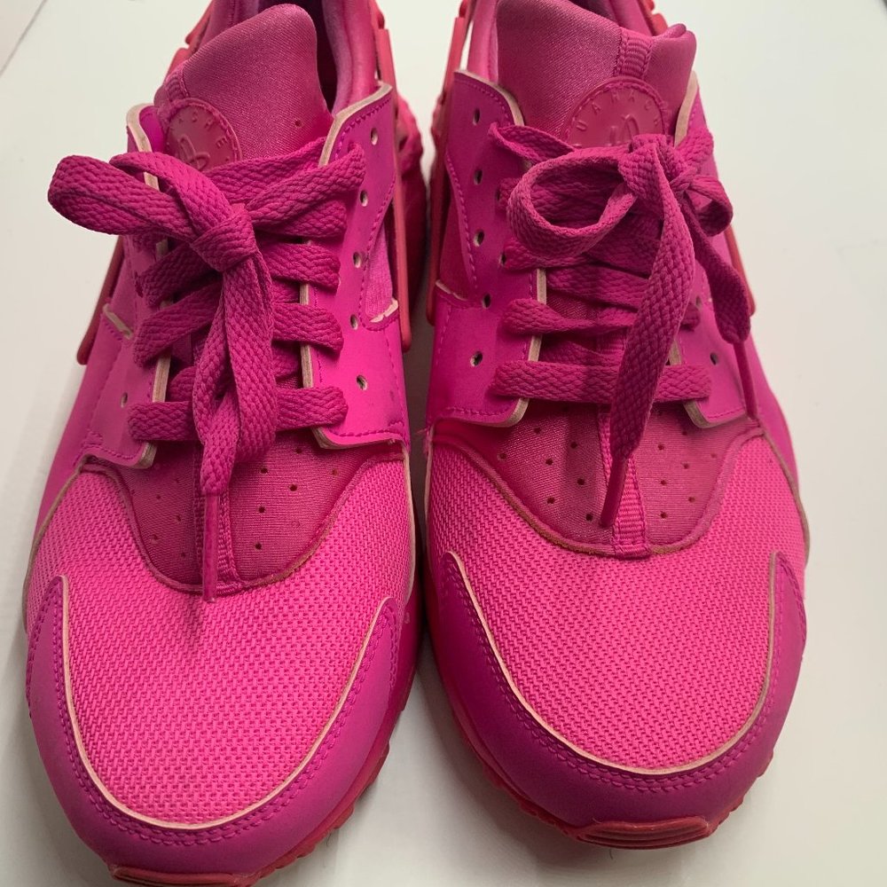 Nike Huaraches Size 7 YOUTH/8 WOMENS